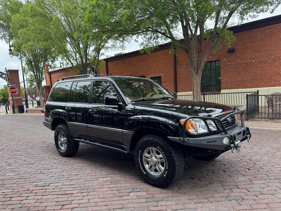 2002 Lexus LX 2nd Gen - Image 11 of 31