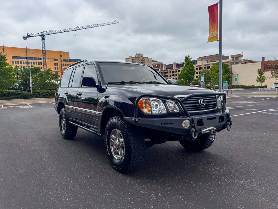 2002 Lexus LX 2nd Gen - Image 15 of 31