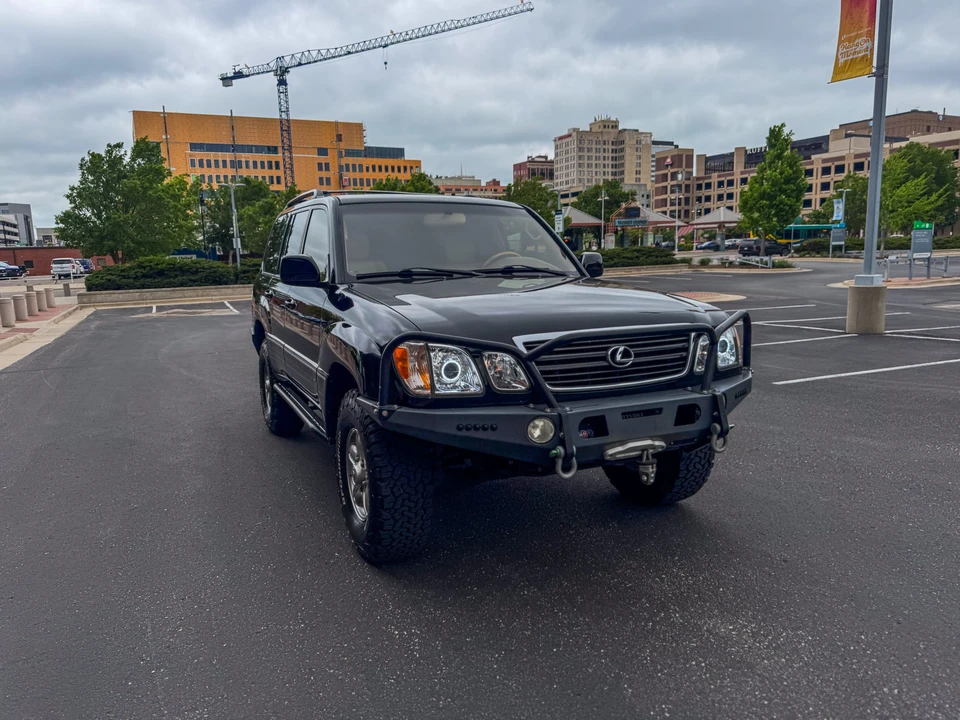 2002 Lexus LX 2nd Gen - Image 16 of 31
