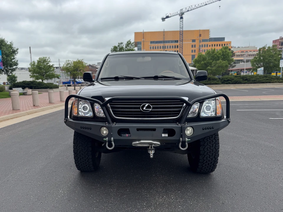 2002 Lexus LX 2nd Gen - Image 17 of 31