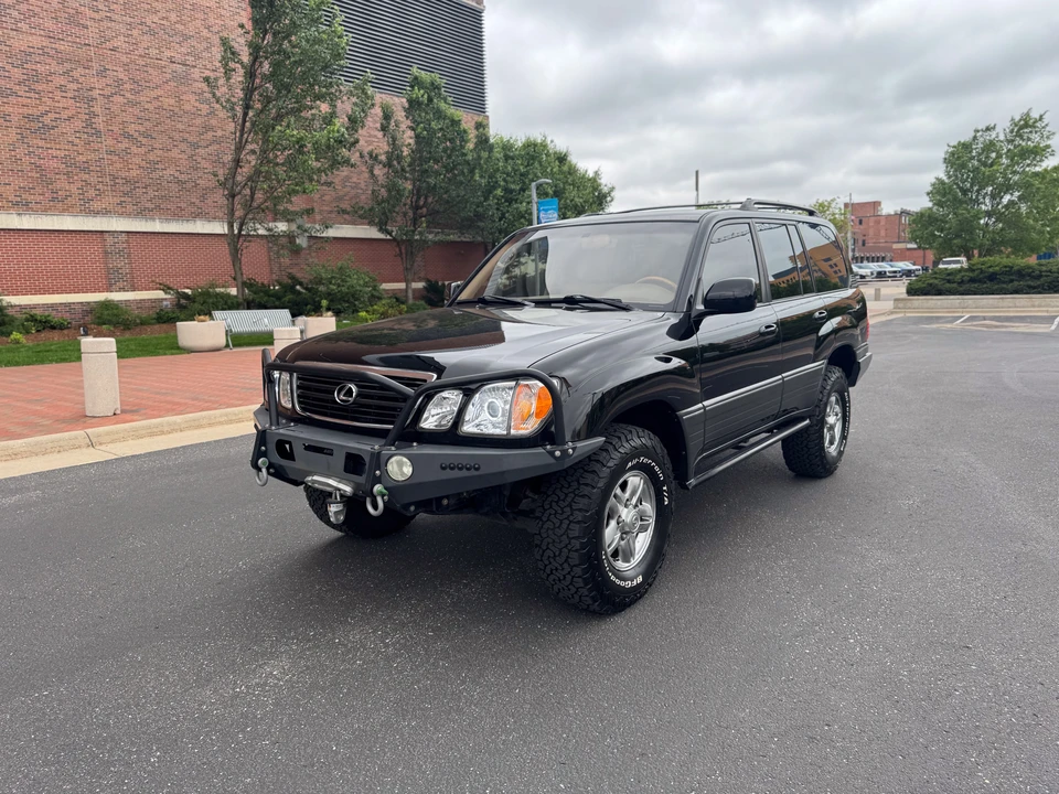 2002 Lexus LX 2nd Gen - Image 21 of 31