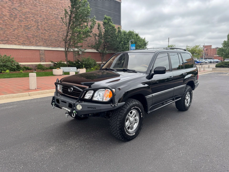 2002 Lexus LX 2nd Gen - Image 22 of 31