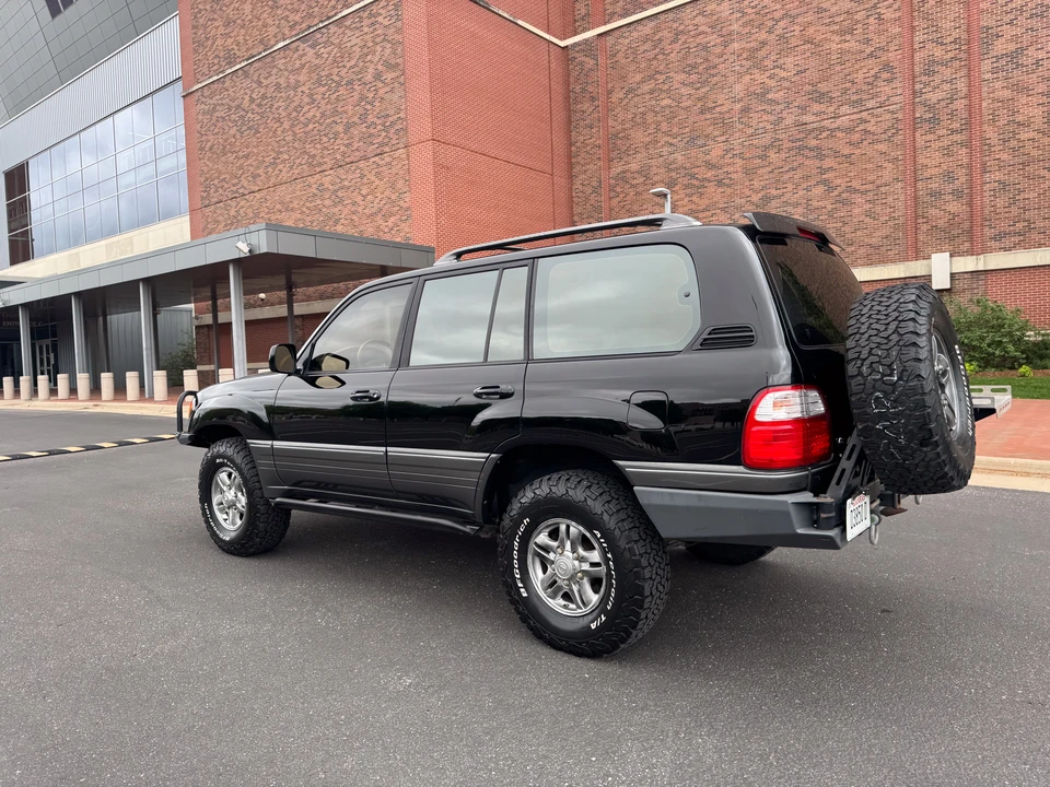 2002 Lexus LX 2nd Gen - Image 29 of 31