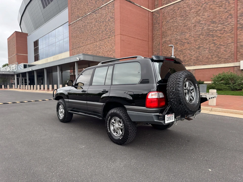 2002 Lexus LX 2nd Gen - Image 30 of 31