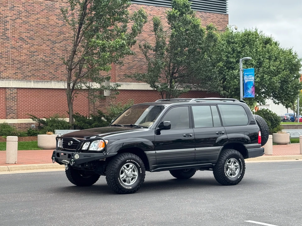 2002 Lexus LX 2nd Gen - Image 24 of 31
