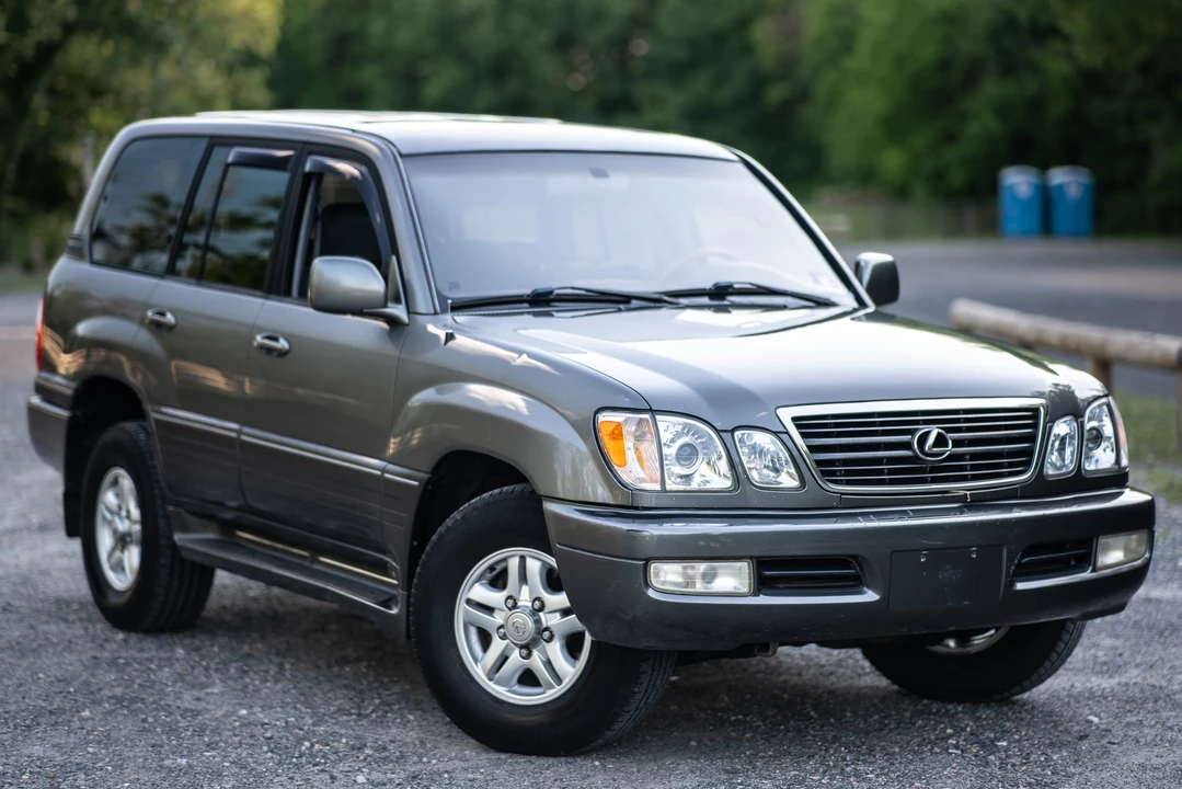 2002 Lexus LX 2nd Gen - Image 20 of 31