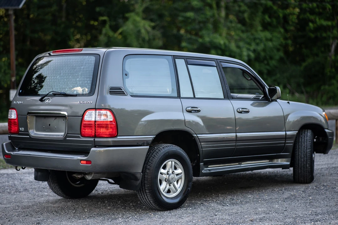 2002 Lexus LX 2nd Gen - Image 12 of 31