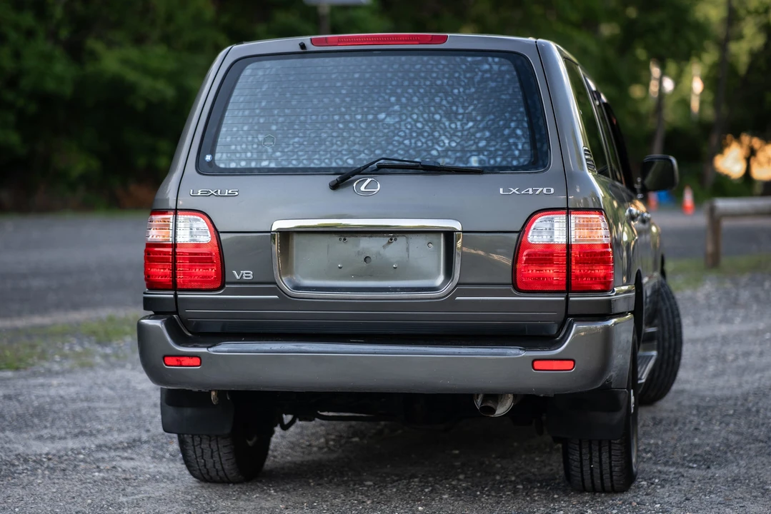 2002 Lexus LX 2nd Gen - Image 8 of 31