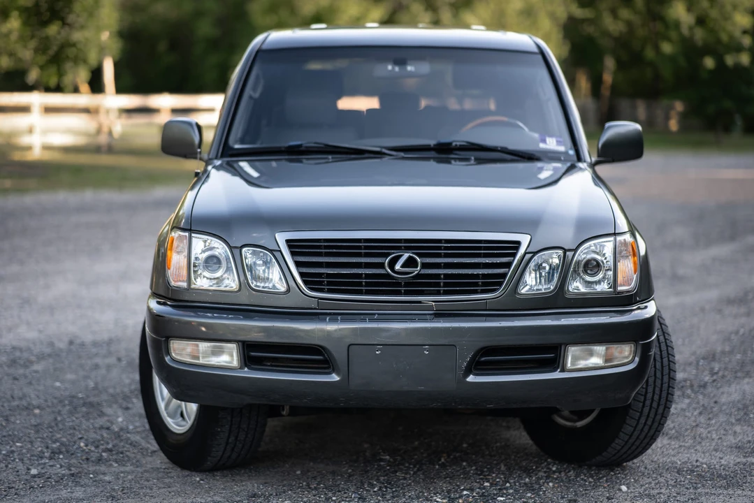 2002 Lexus LX 2nd Gen - Image 27 of 31