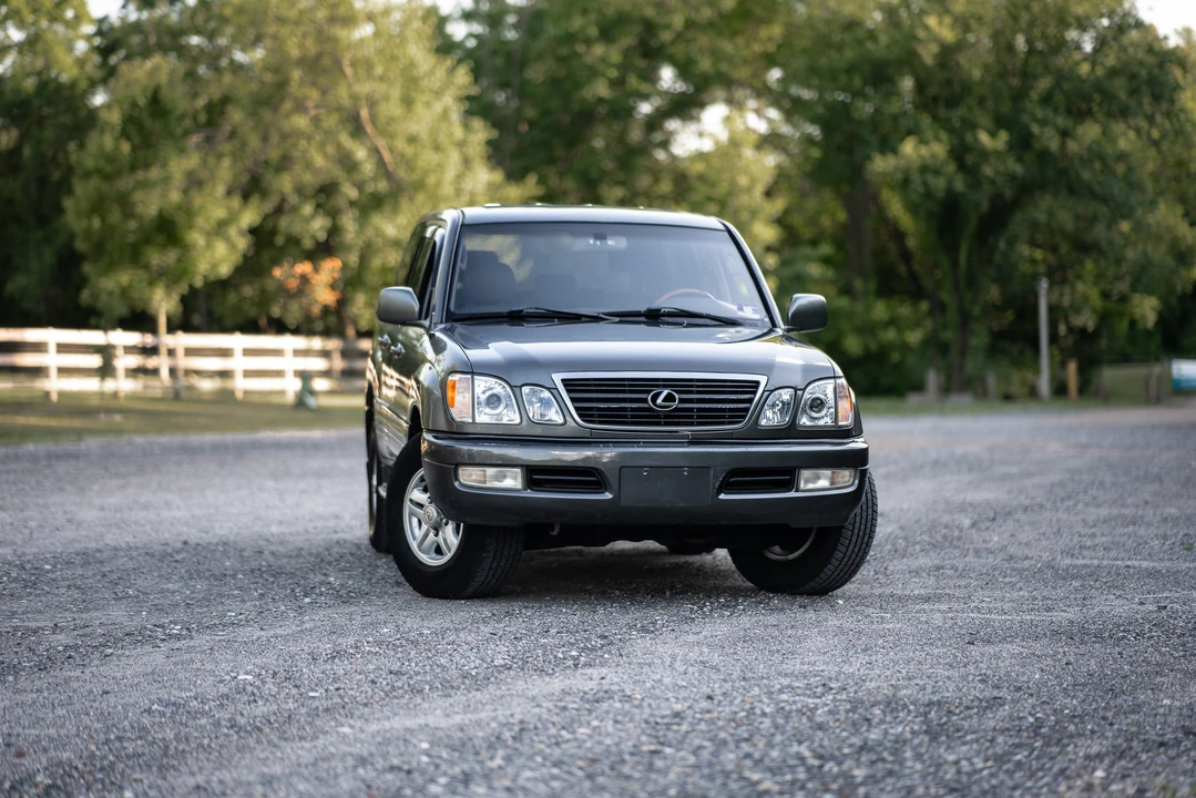 2002 Lexus LX 2nd Gen - Image 26 of 31