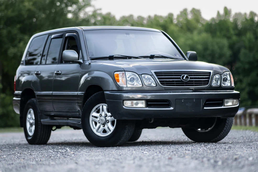 2002 Lexus LX 2nd Gen - Image 21 of 31