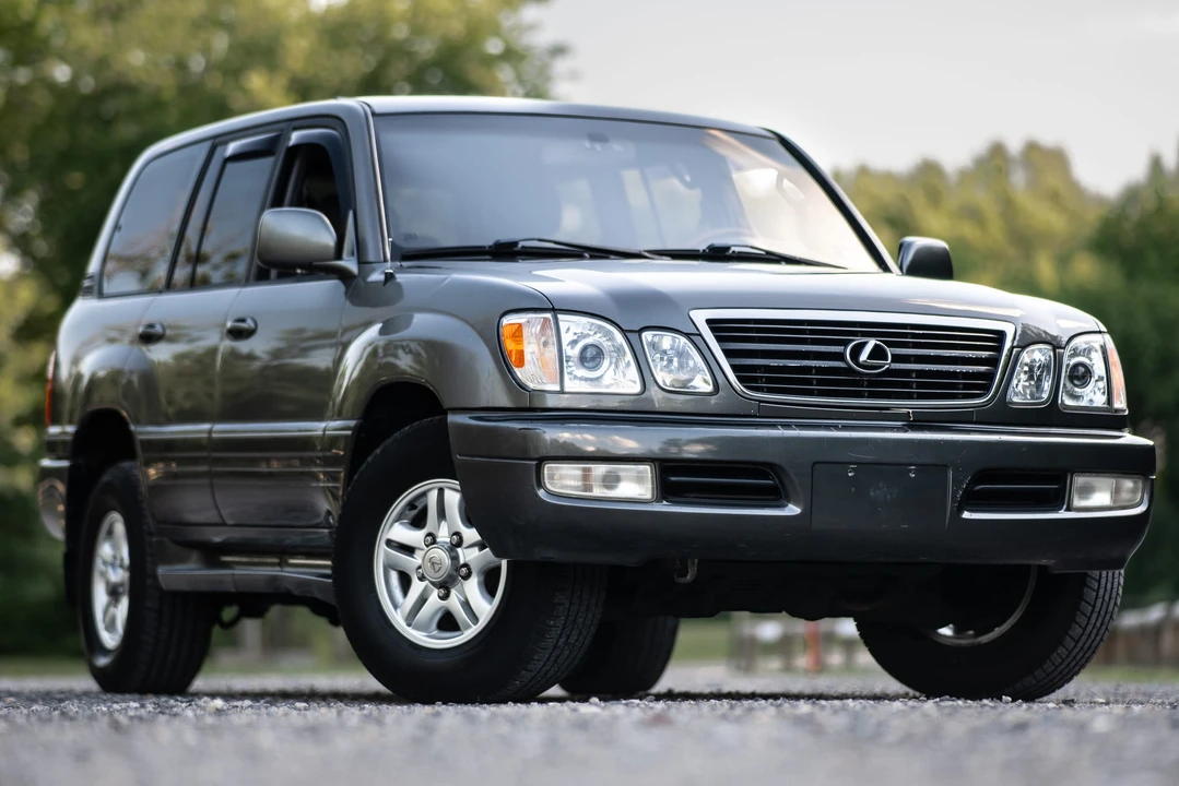 2002 Lexus LX 2nd Gen - Image 19 of 31