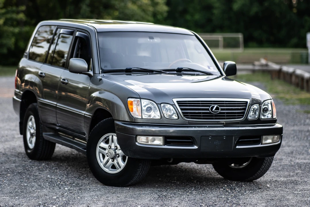 2002 Lexus LX 2nd Gen - Image 22 of 31