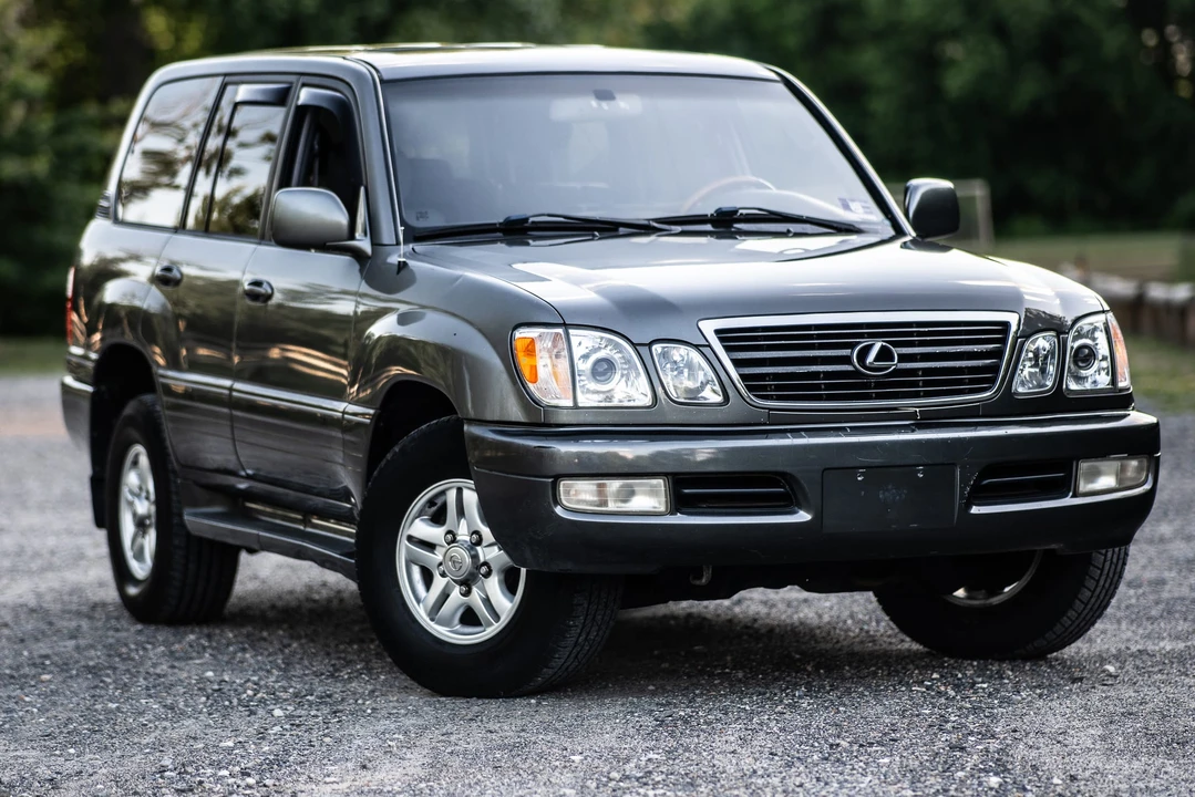 2002 Lexus LX 2nd Gen - Image 23 of 31
