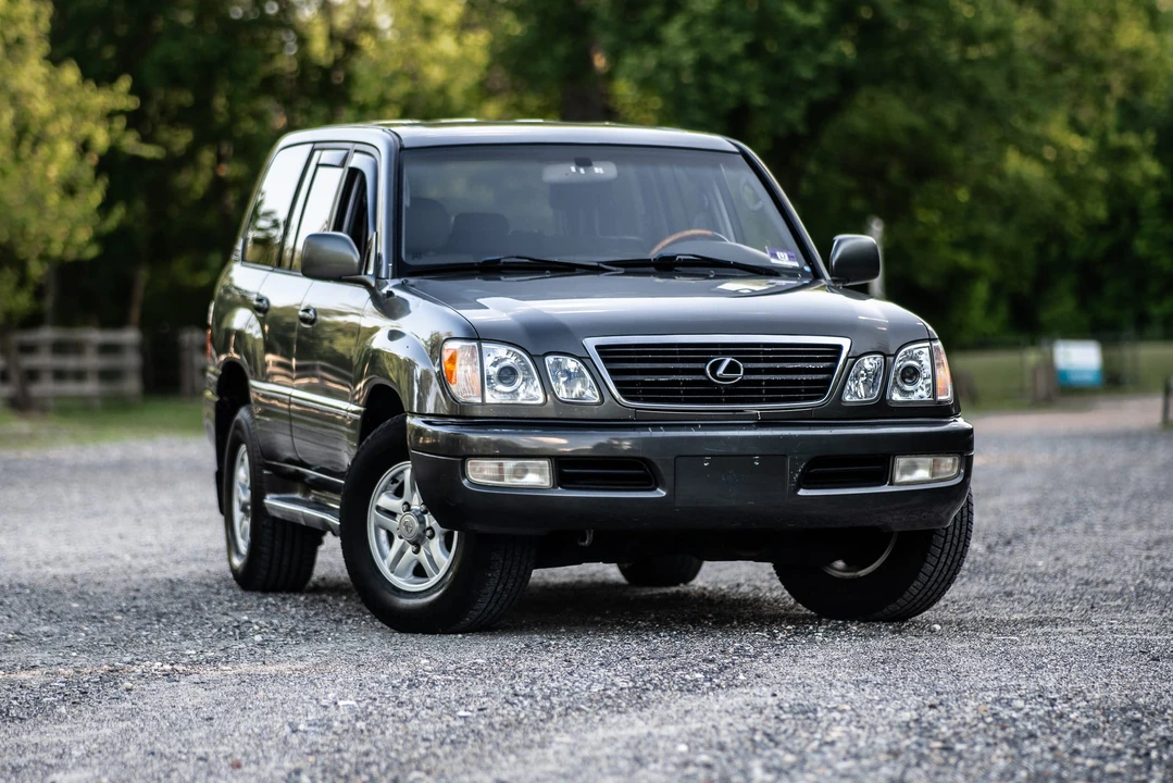 2002 Lexus LX 2nd Gen - Image 24 of 31