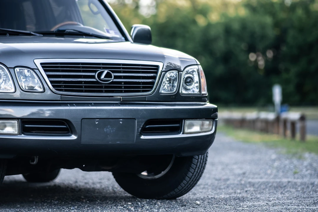2002 Lexus LX 2nd Gen - Image 29 of 31