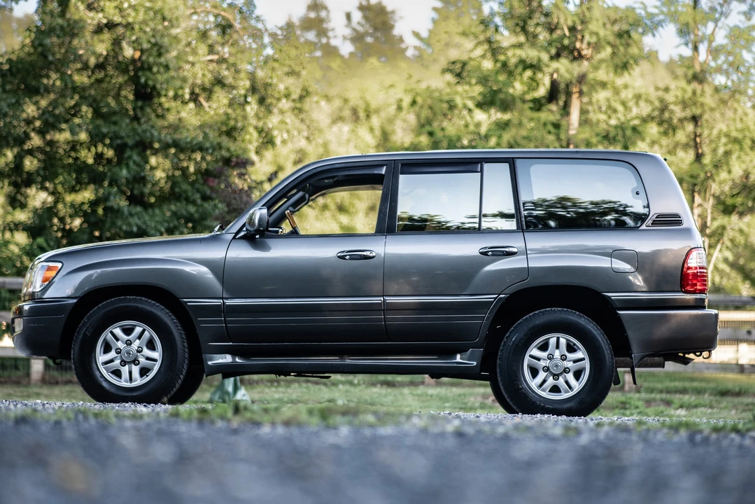 2002 Lexus LX 2nd Gen - Image 4 of 31