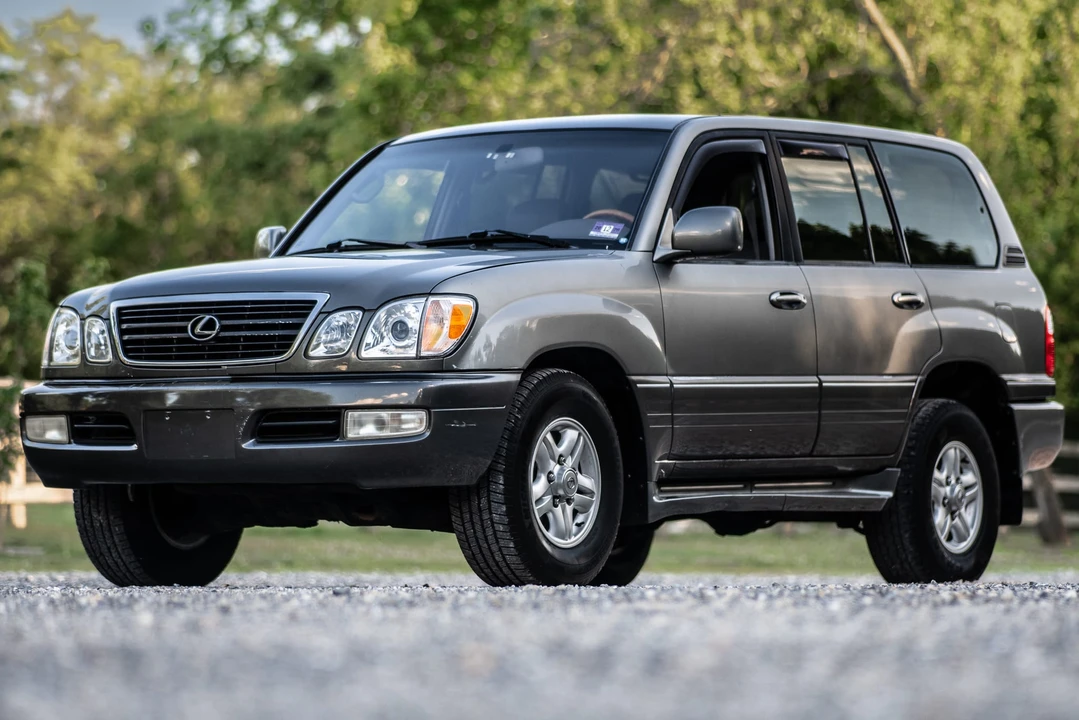 2002 Lexus LX 2nd Gen - Image 3 of 31