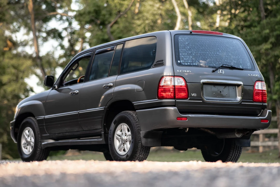 2002 Lexus LX 2nd Gen - Image 5 of 31