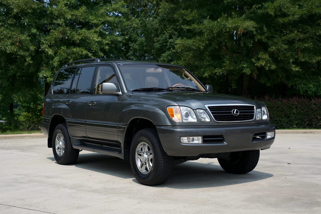 2002 Lexus LX 2nd Gen - Image 6 of 31