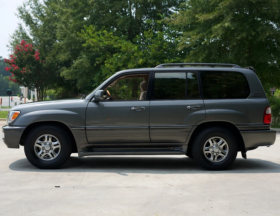 2002 Lexus LX 2nd Gen - Image 2 of 31