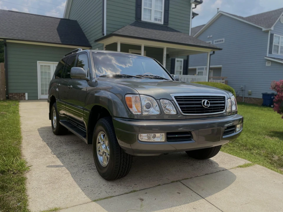 2002 Lexus LX 2nd Gen - Image 13 of 31