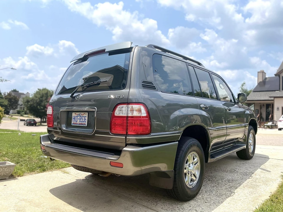 2002 Lexus LX 2nd Gen - Image 10 of 31