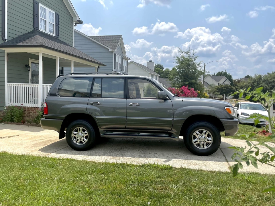 2002 Lexus LX 2nd Gen - Image 12 of 31