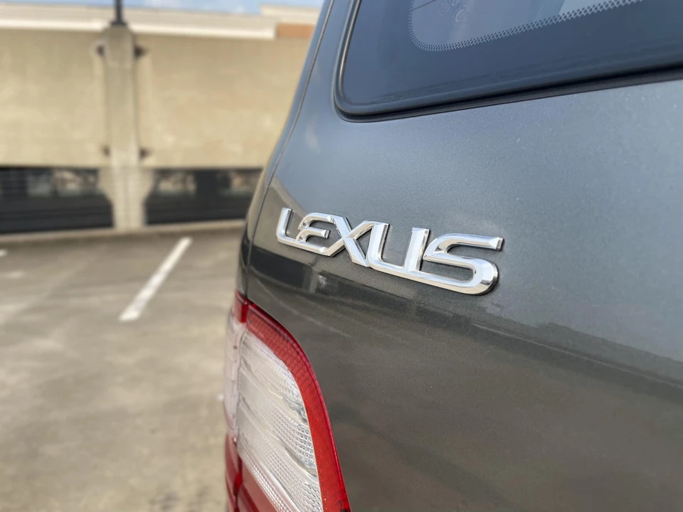 2002 Lexus LX 2nd Gen - Image 29 of 31