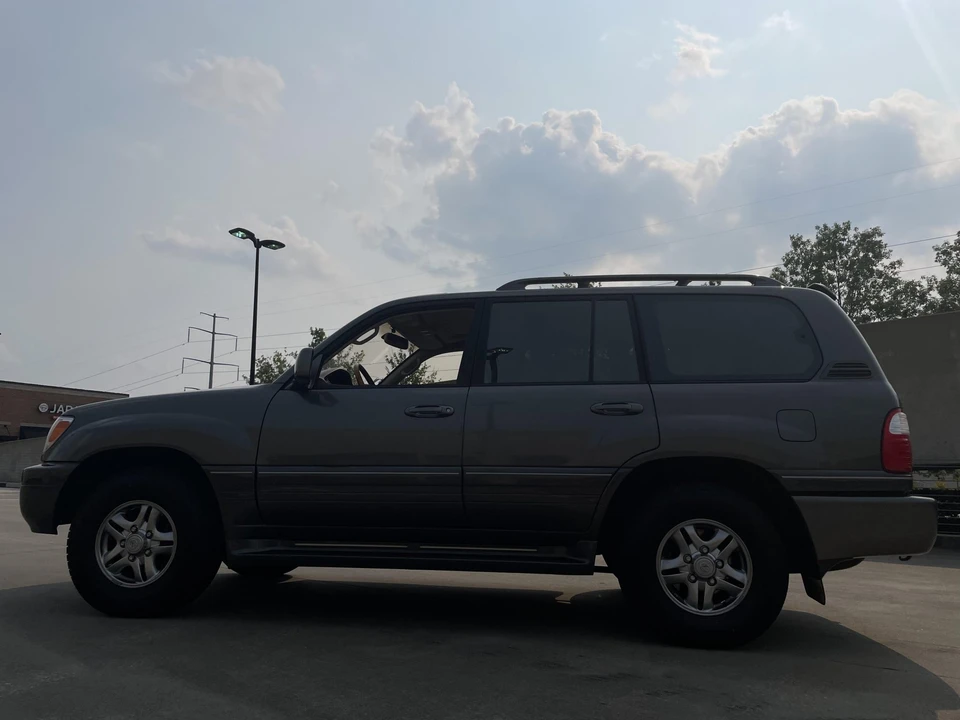 2002 Lexus LX 2nd Gen - Image 9 of 31