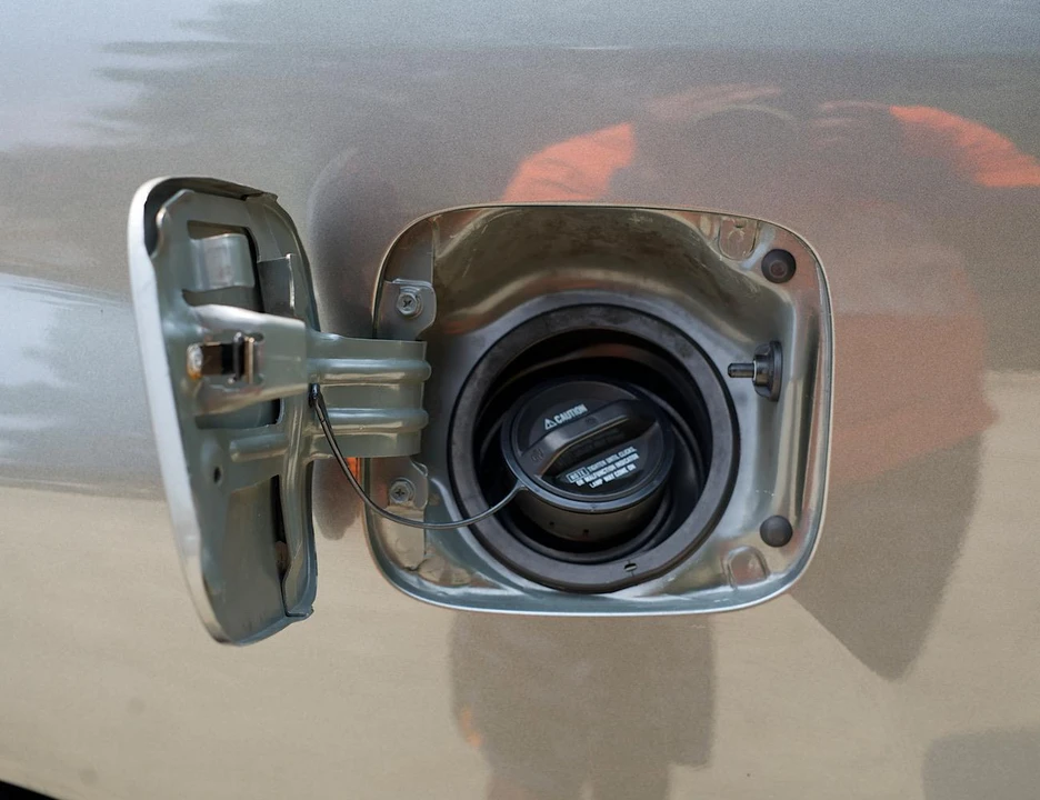 2002 Lexus LX 2nd Gen - Image 23 of 31