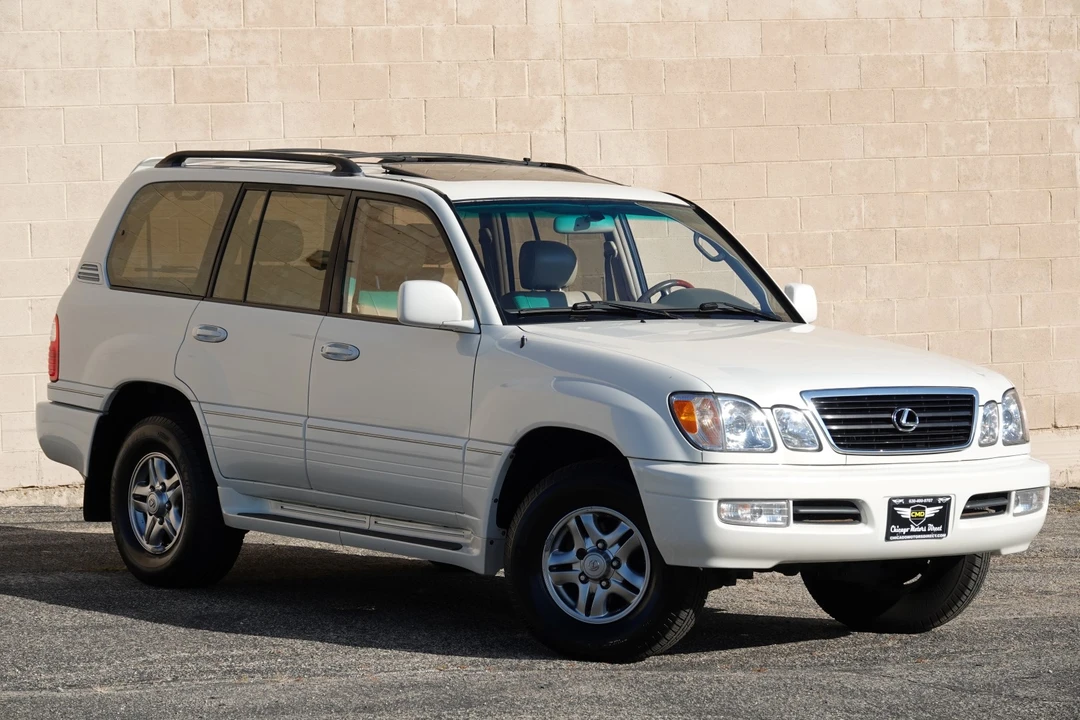 2002 Lexus LX 2nd Gen - Image 17 of 31