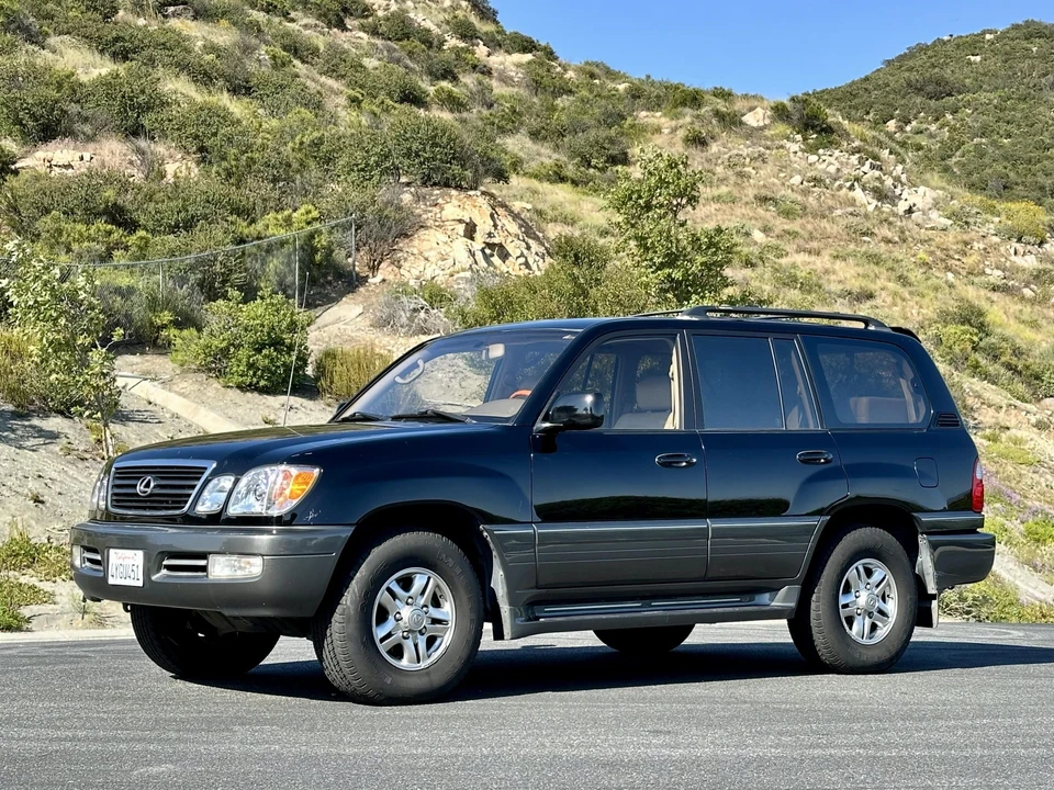 2002 Lexus LX 2nd Gen - Image 2 of 31