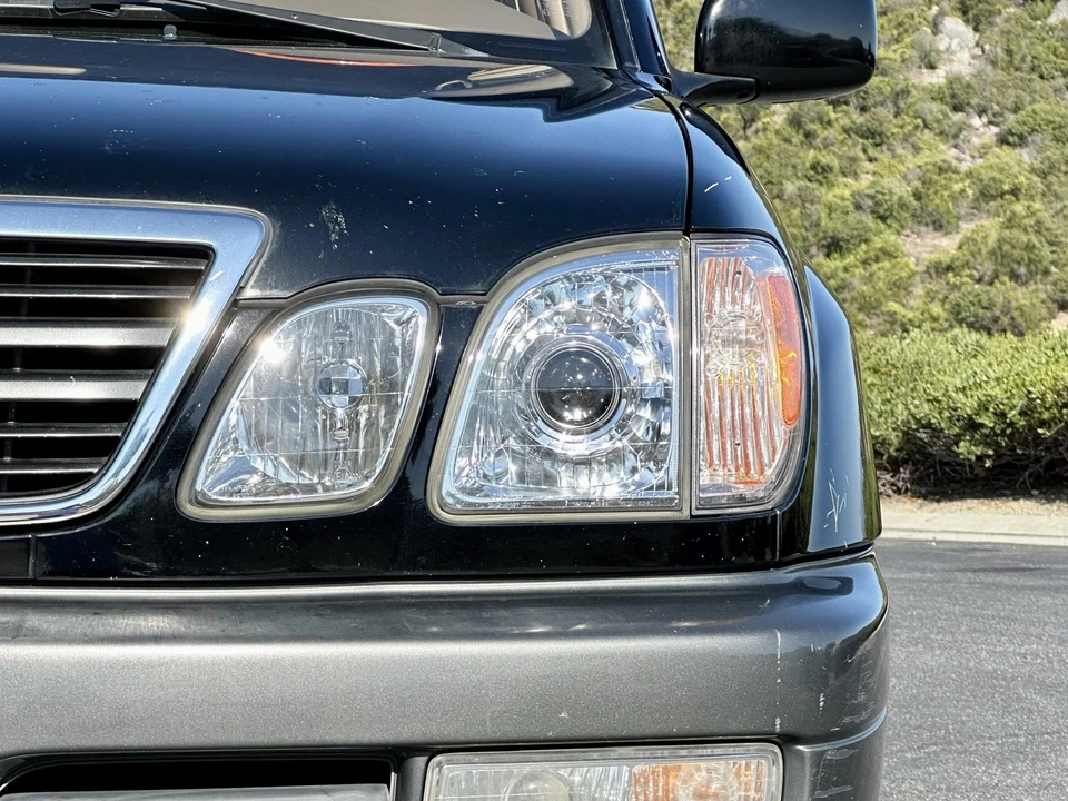 2002 Lexus LX 2nd Gen - Image 19 of 31
