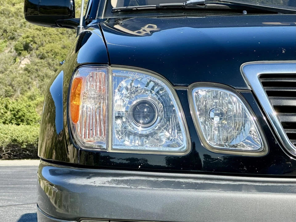 2002 Lexus LX 2nd Gen - Image 18 of 31