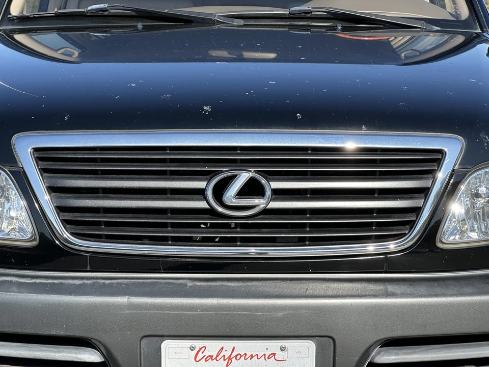 2002 Lexus LX 2nd Gen - Image 21 of 31