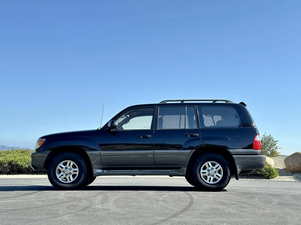 2002 Lexus LX 2nd Gen - Image 11 of 31