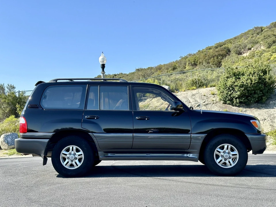 2002 Lexus LX 2nd Gen - Image 6 of 31