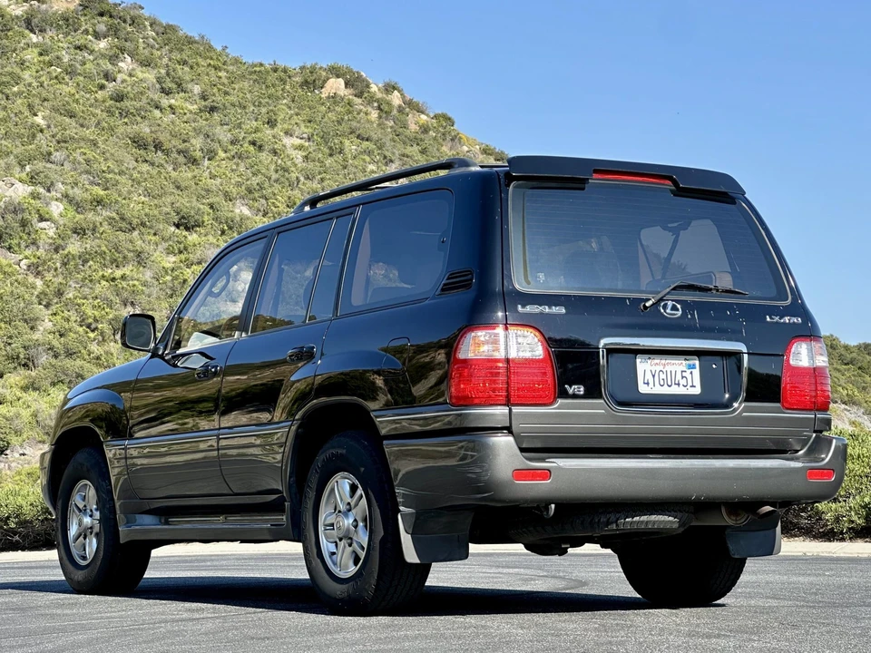 2002 Lexus LX 2nd Gen - Image 9 of 31