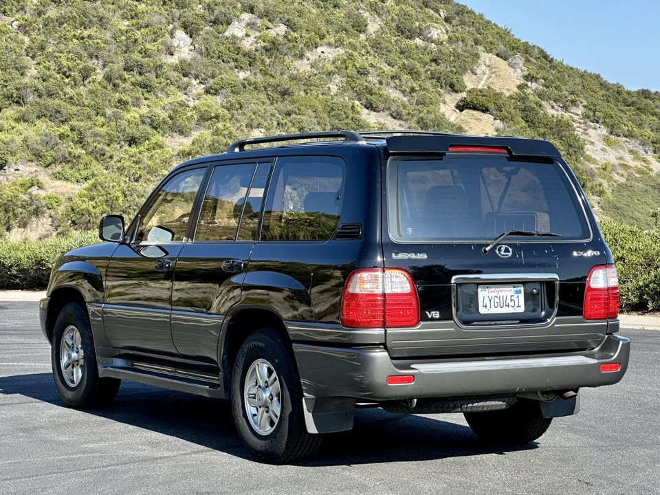 2002 Lexus LX 2nd Gen - Image 8 of 31