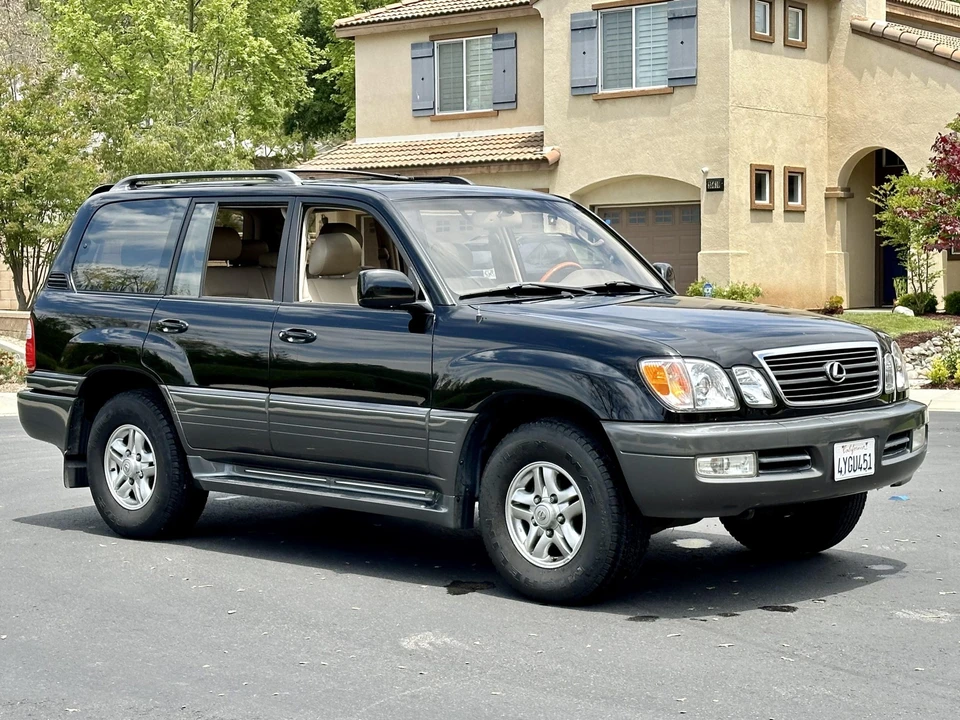 2002 Lexus LX 2nd Gen - Image 17 of 31