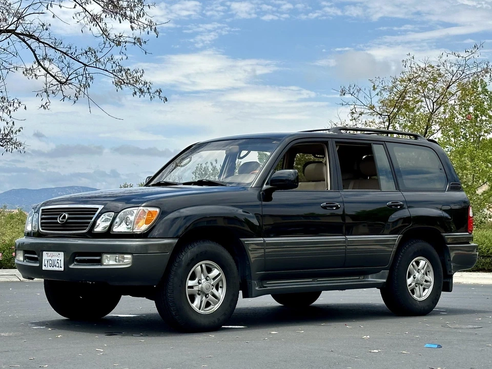 2002 Lexus LX 2nd Gen - Image 13 of 31