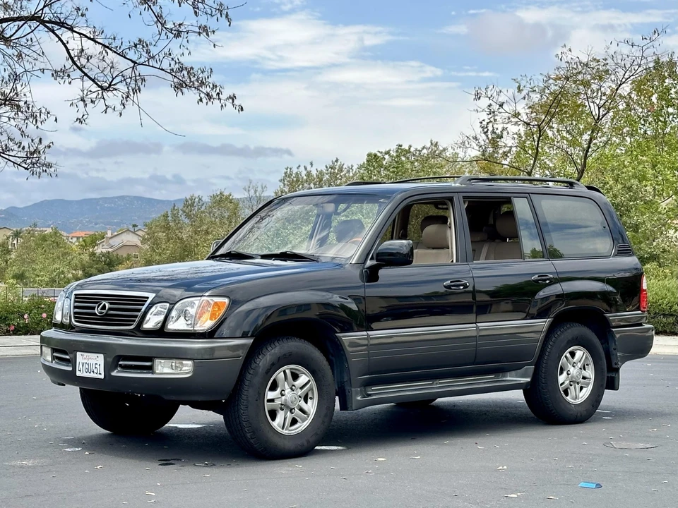 2002 Lexus LX 2nd Gen - Image 14 of 31