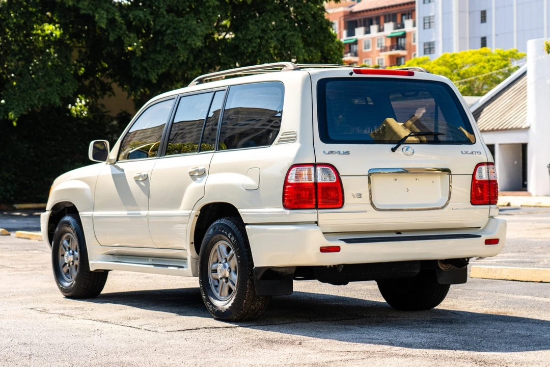 2002 Lexus LX 2nd Gen - Image 19 of 31