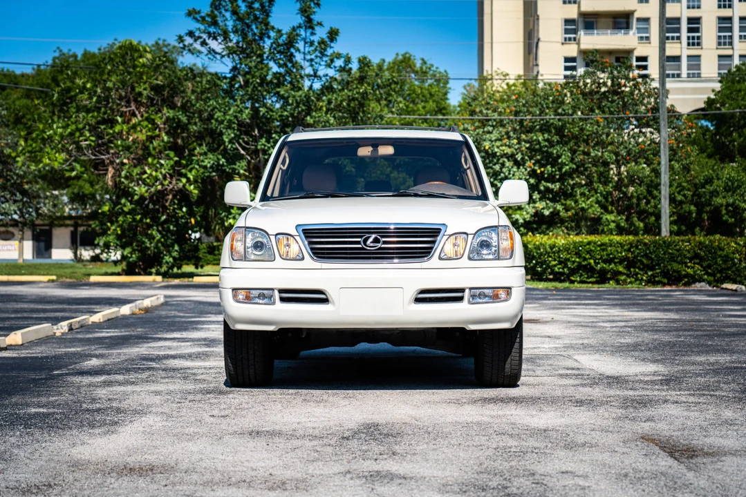 2002 Lexus LX 2nd Gen - Image 4 of 31