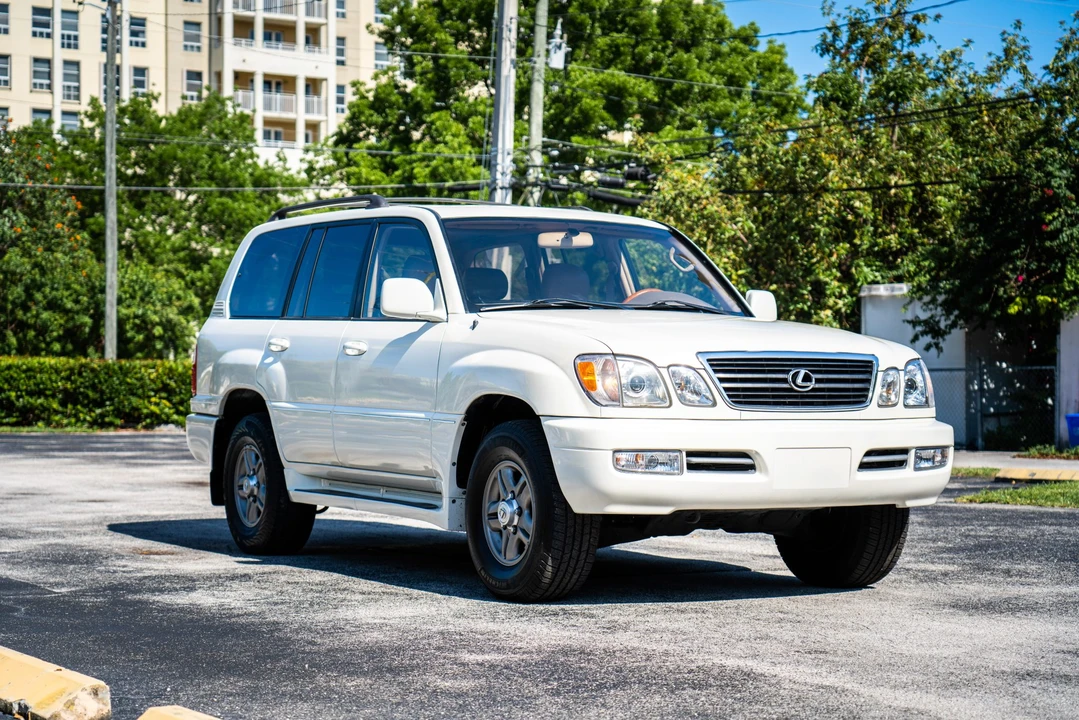 2002 Lexus LX 2nd Gen - Image 6 of 31