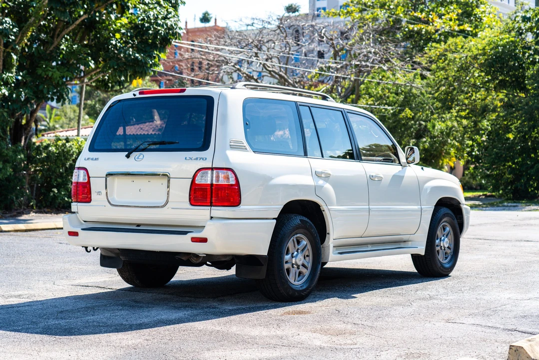 2002 Lexus LX 2nd Gen - Image 13 of 31