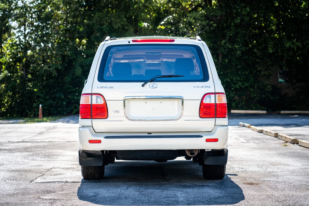 2002 Lexus LX 2nd Gen - Image 15 of 31