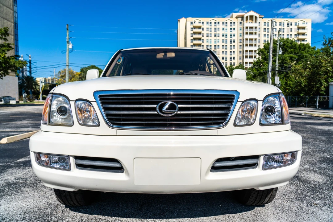 2002 Lexus LX 2nd Gen - Image 5 of 31