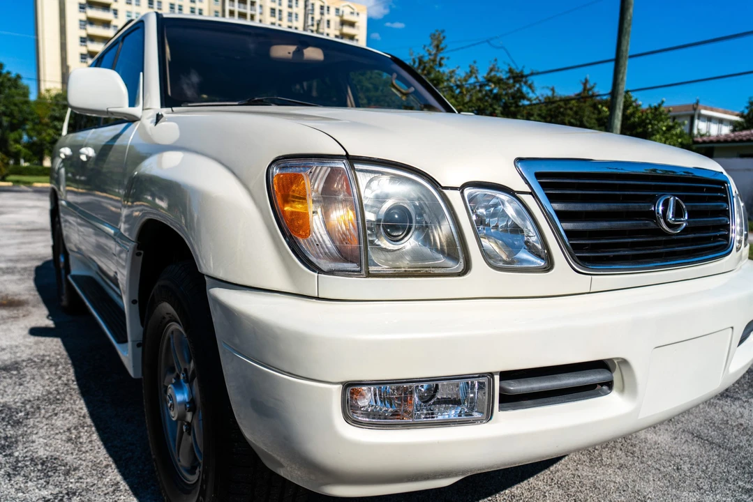 2002 Lexus LX 2nd Gen - Image 24 of 31